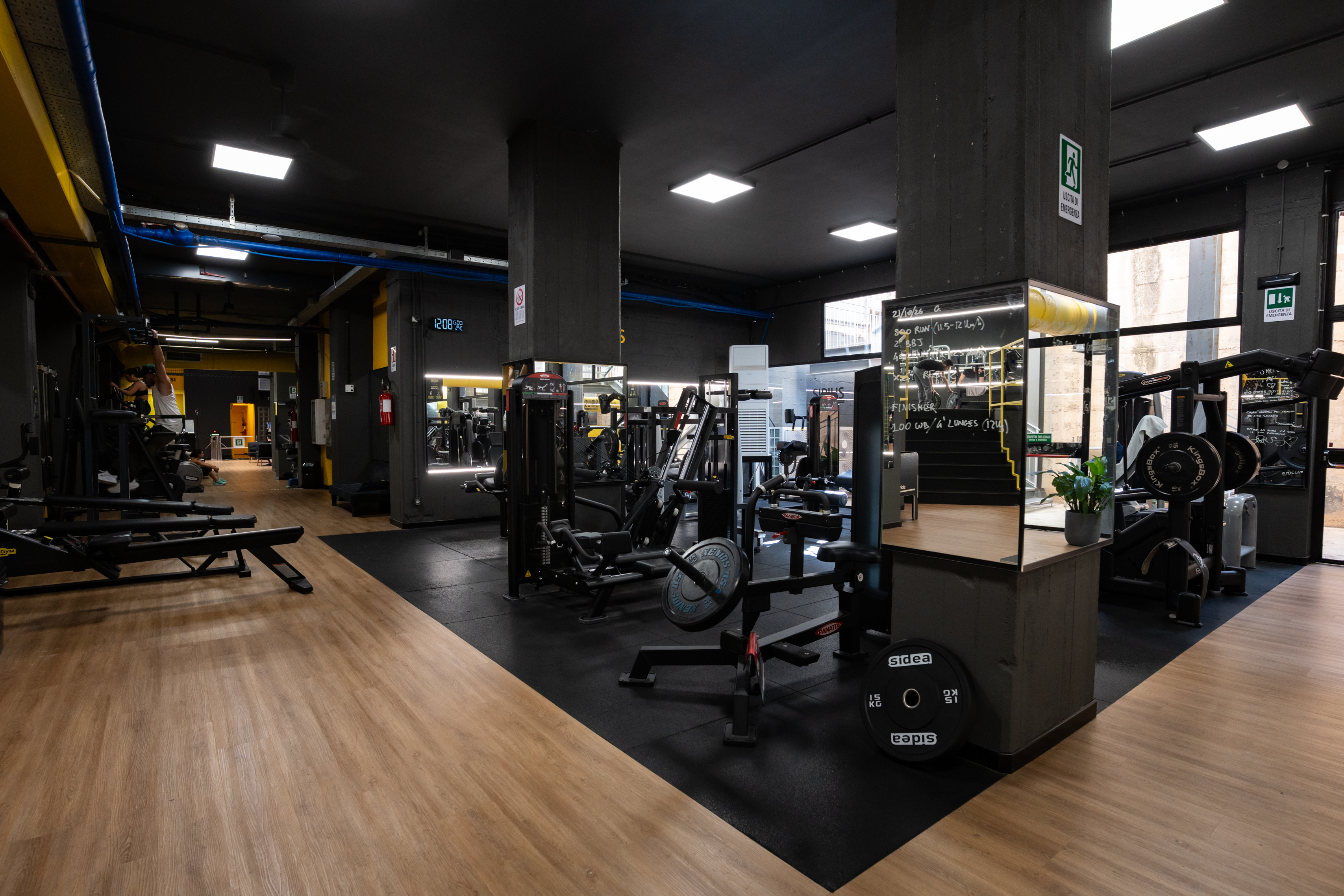 Sirius Fitness Club - Area panche e pesi liberi
